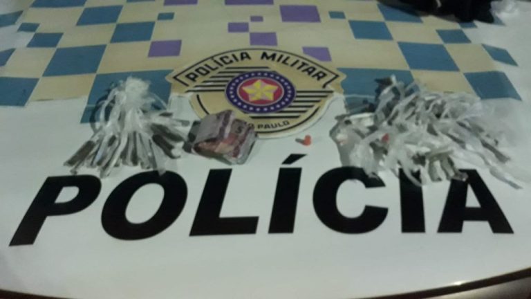 Dupla é presa com drogas e dinheiro do tráfico no Guarujá