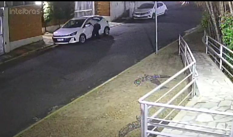 Homem é flagrado quebrando vidro de carro, durante tentativa de furto em Campinas