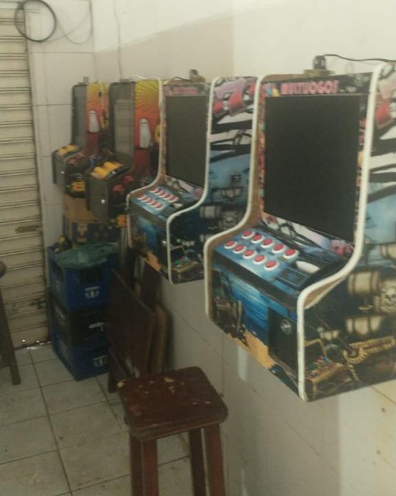 Jogos de azar são descobertos em bares de Santos e máquinas são apreendidas