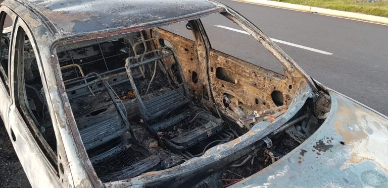 Jovem é detido ao incendiar veículo e esfaquear homem de 46 anos