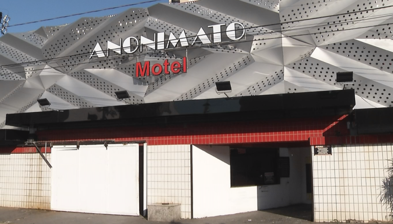 Casal tem “noite frustrada” e tem carro roubado pouco antes de entrar em motel de Santos