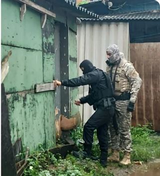 Seis homens são presos durante operação no Guarujá