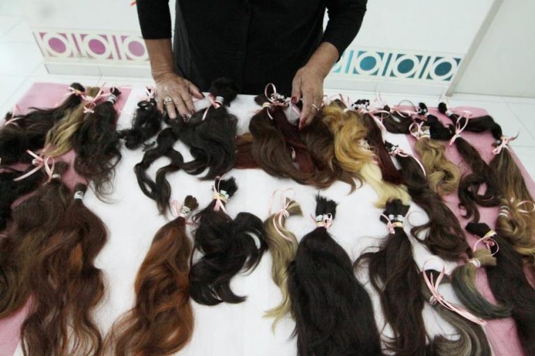 Campanha em Santos arrecada 240 mechas de cabelo para atender mulheres com câncer