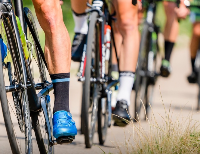 Casal de ciclistas com deficiência visual total relata histórias de desafios e superações no Vale Demais