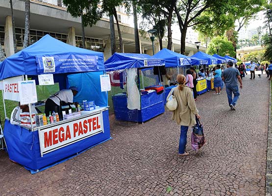 Campinas tem feira da economia solidária em frente a prefeitura