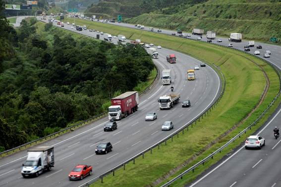 ViaPaulista alerta para os cuidados ao dirigir com chuva nas viagens de fim de ano