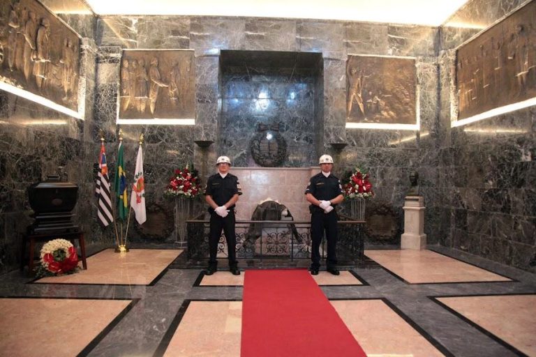 No dia em que Santos é “Capital do Estado”, Pantheon dos Andradas é entregue