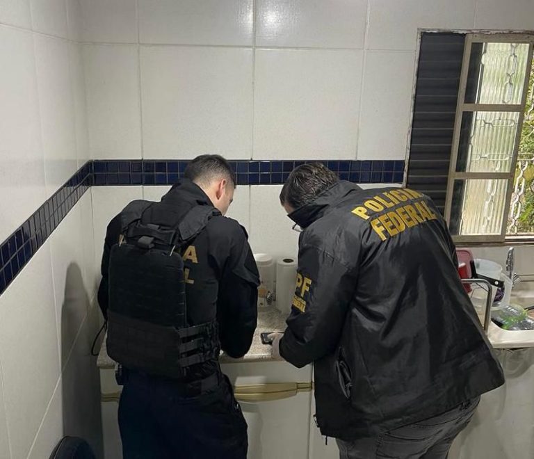 PF prende suspeito de armazenar e compartilhar  pornografia infantil em São José