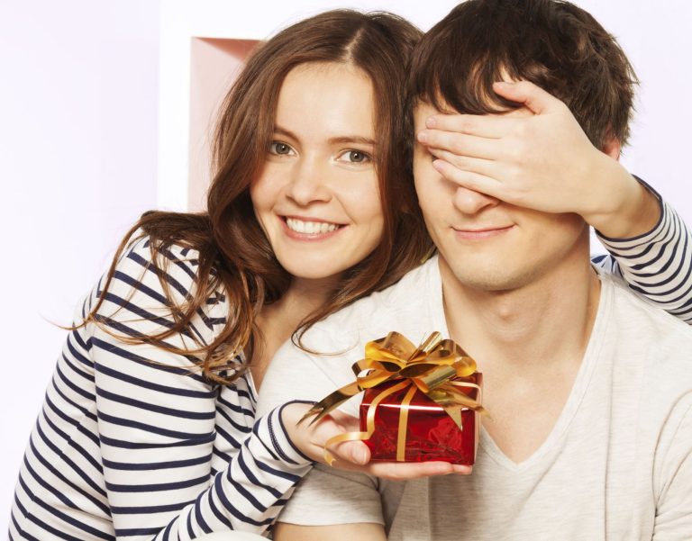 Pesquisa mostra como impostos deixam mais caros presentes do Dia dos Namorados