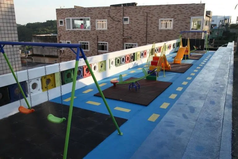 Morro de Santos ganha novo espaço de lazer para crianças