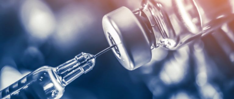 Só 13% dos adultos tomaram reforço para Covid com vacina bivalente no país