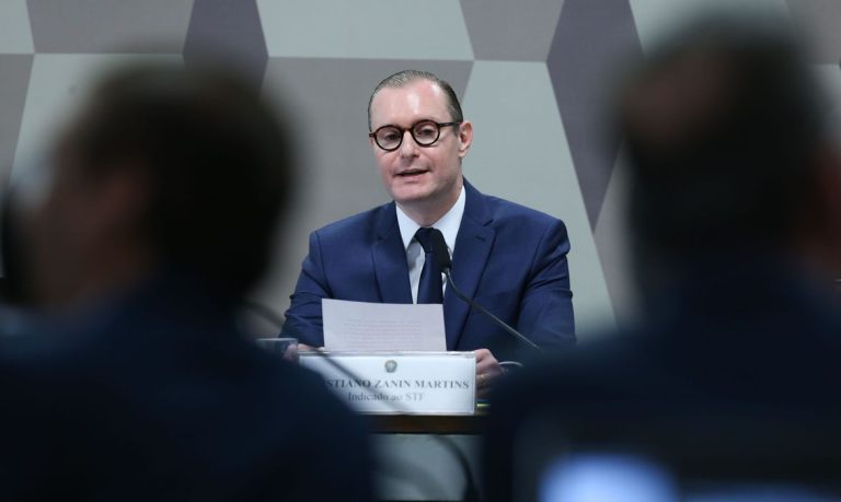 Senado aprova com folga Zanin para vaga no Supremo