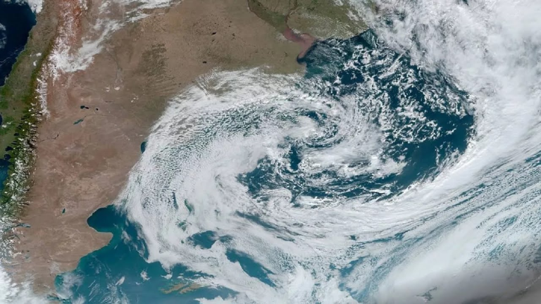 Ciclone começa a se afastar; RS deve ter outros dois ainda este mês