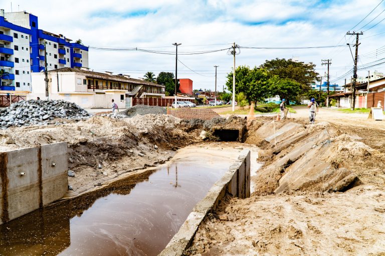 Obras de macrodrenagem chegam a duas avenidas de Bertioga