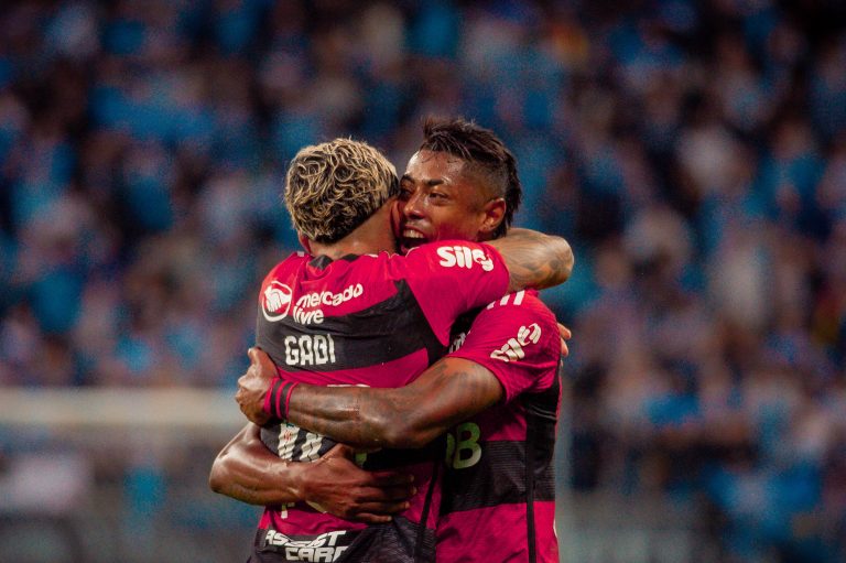 Flamengo vence Grêmio e encaminha vaga na final da Copa do Brasil