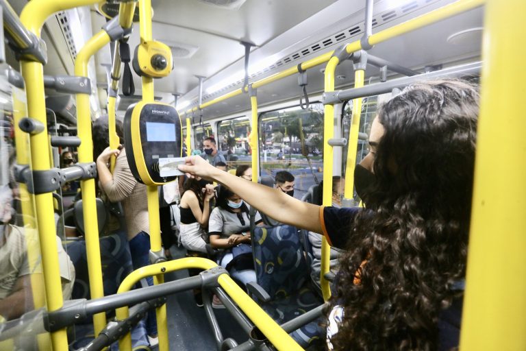 De graça no busão, Guarujá inicia  terceira fase do passe livre; veja como se inscrever