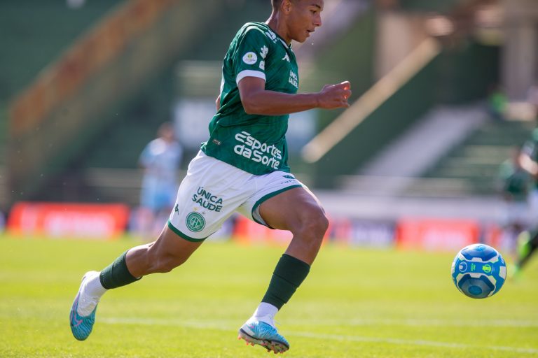 Promessa do Guarani, Yan revela sensação de estrear no profissional com 17 anos