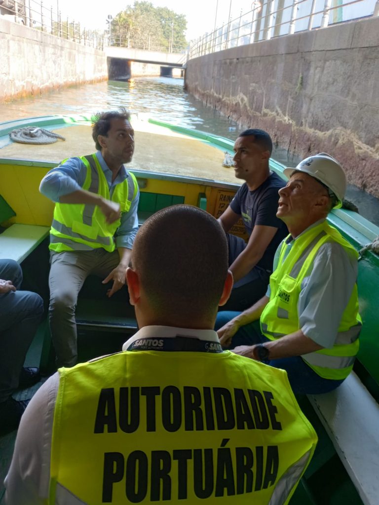 Acesso das catraias no Porto de Santos é interditado