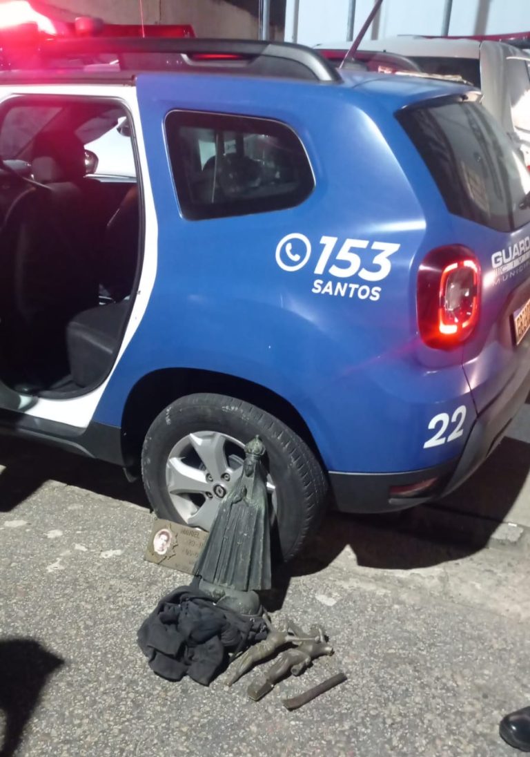 Dupla acusada de furtar cemitério de Santos é presa