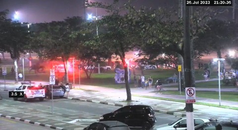 Foragido é flagrado cometendo roubo na orla de Santos e vai preso