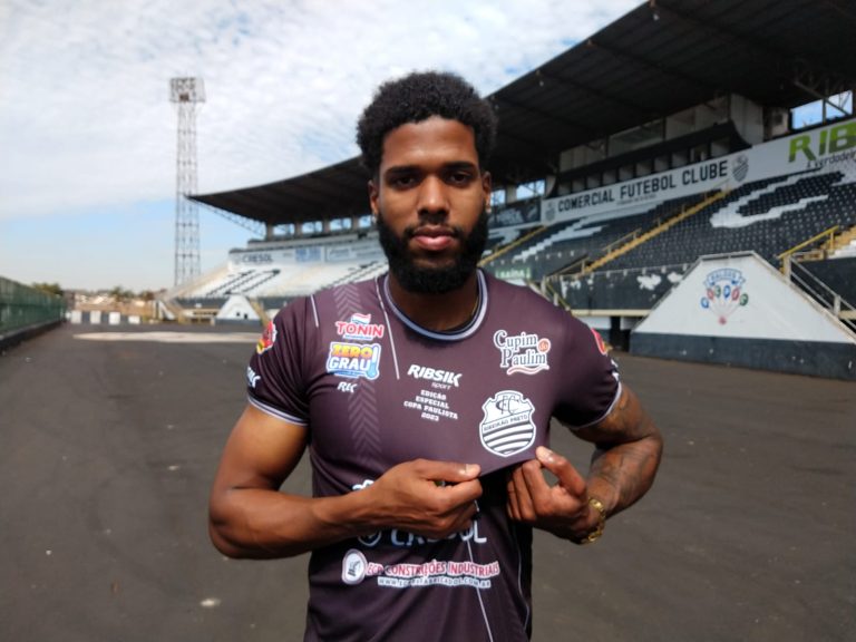 Comercial, de técnico novo, traz reforços para o time