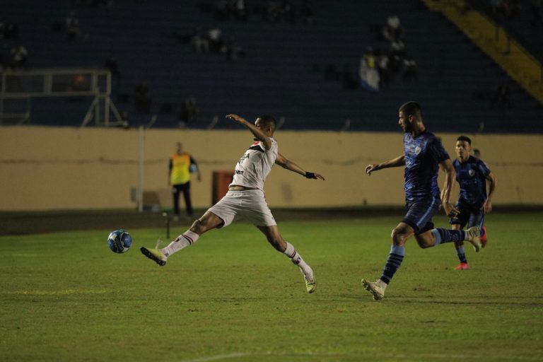 Botafogo vence Londrina de virada