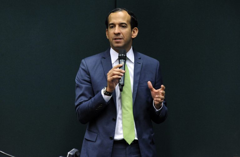 Deputado Paulo Alexandre Barbosa comenta votação favorável a reforma tributária