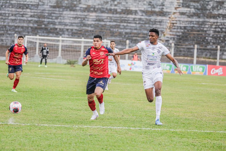 Comercial perde a segunda fora de casa