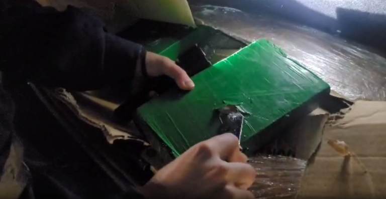 A serviço do tráfico: motorista por aplicativo é preso com drogas na Fernão Dias