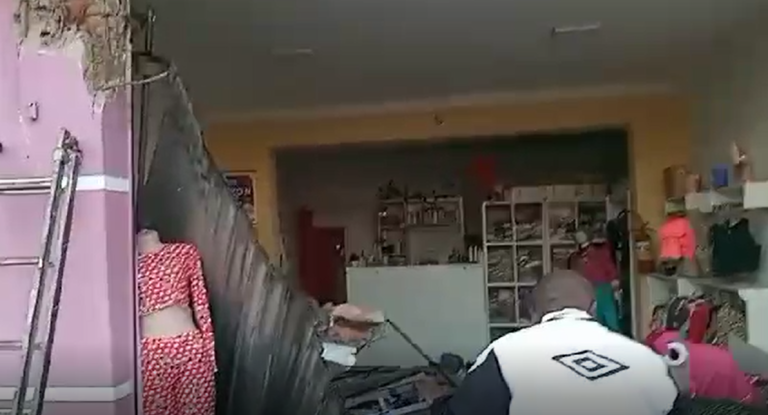 Ônibus desgovernado destroi loja na Vila Sônia em Piracicaba