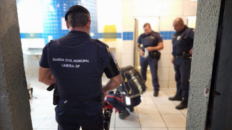 Homem encontrado esfaqueado em banheiro público de Limeira