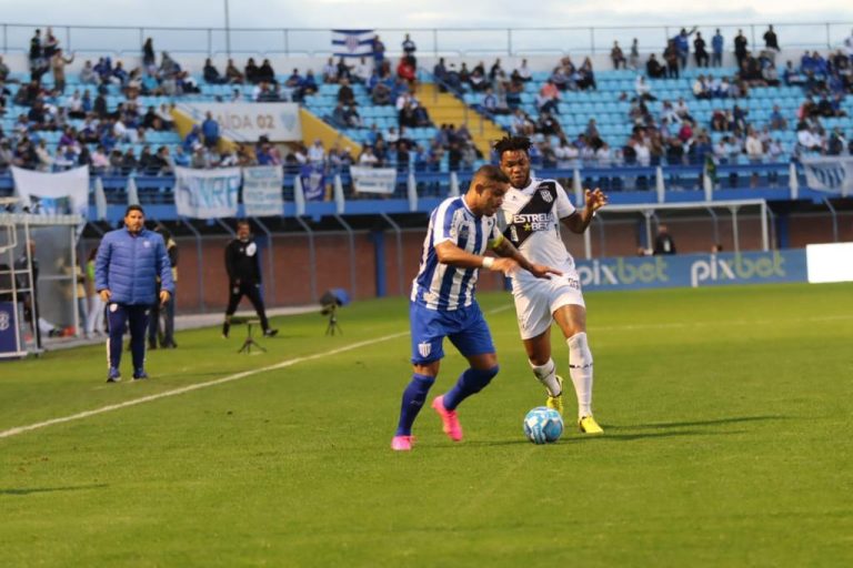 Ponte segura pressão e vence o Avaí por 1 a 0 em Florianópolis