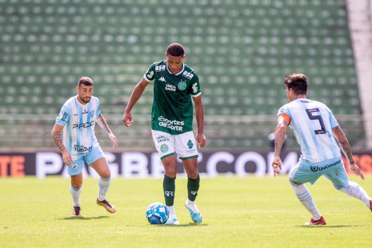 Aos 17 anos, Yan estreia no Guarani e agrada o treinador: “É uma jóia!”