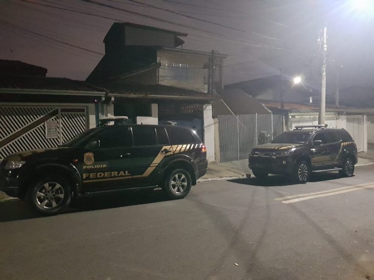 PF prende suspeito de armazenar e compartilhar arquivos de pornografia infantil em São José