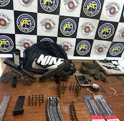 Valentão exibido acaba na cadeia. Ele desfilava em Cubatão com dois revólveres na cintura