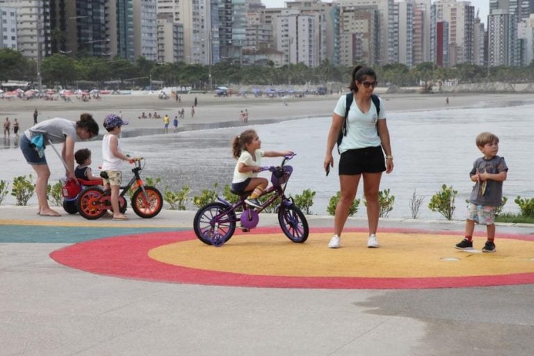 Aulão em parque de Santos estimula criançada a andar de bicicleta