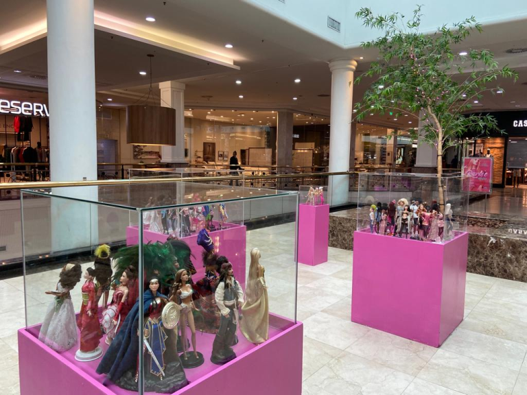 Shopping de Santos recebe exposição gratuita da boneca Barbie