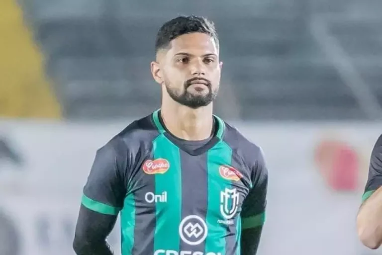 Guarani anuncia contratação do lateral-esquerdo Caíque, ex-Maringá