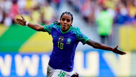 Na despedida à torcida rumo à Copa, Brasil goleia o Chile em amistoso