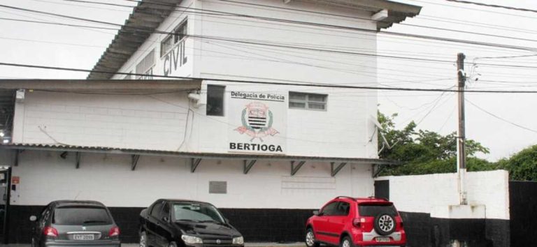 Bandidos roubam joias e dinheiro de grupo após invadirem casa em Bertioga