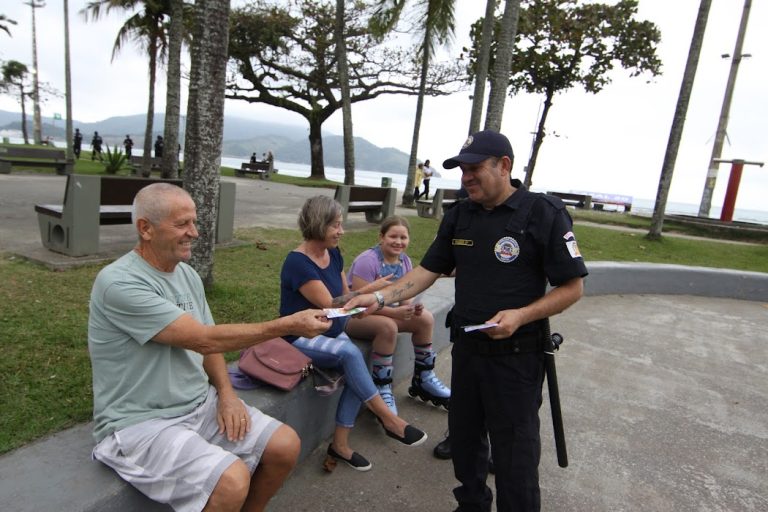 Santos promove drive-thrus de arrecadação da Campanha do Agasalho