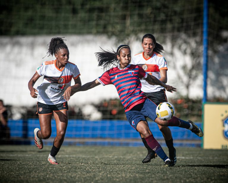 Apesar da desigualdade, popularidade do futebol feminino está crescendo cada vez mais