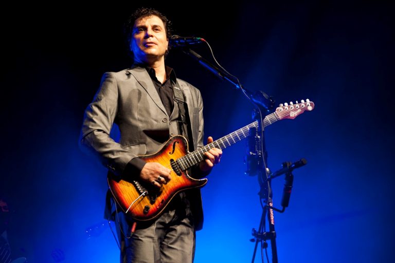 Frejat abre a temporada 2023 da Orquestra Rock com show inédito em Campinas