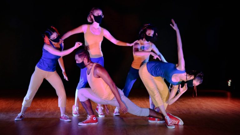 Espetáculo de dança faz jornada lúdica e poética sobre a origem das coisas