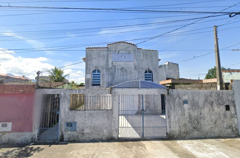 Homem morre após cair de telhado de igreja no Litoral