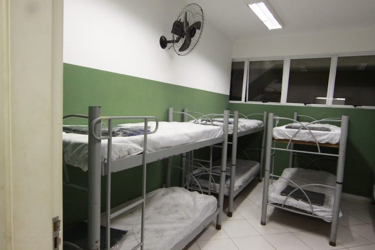 Rede de acolhimento para moradores de rua é ampliada em Santos