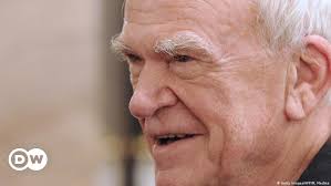 Morre Milan Kundera, autor de ‘A Insustentável Leveza do Ser’, aos 94 anos