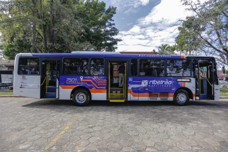 Prefeitura vistoria novos ônibus do transporte coletivo de Ribeirão Preto