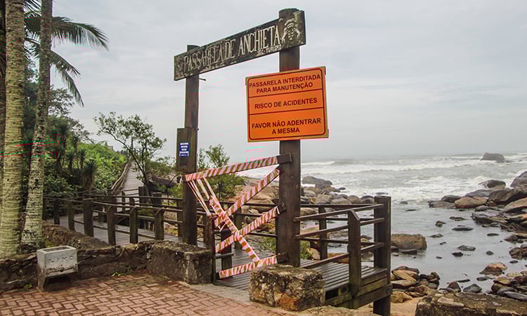 Passarela da Anchieta em Itanhaém recebe obras de recuperação