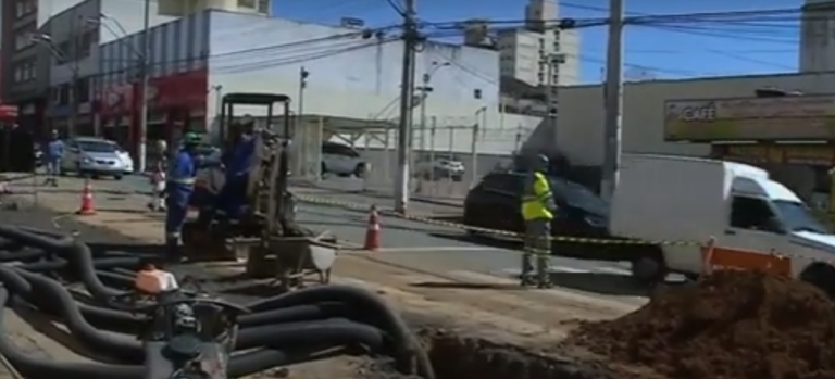 Vazamento de gás ocorre durante obras na avenida Campos Salles em Campinas.